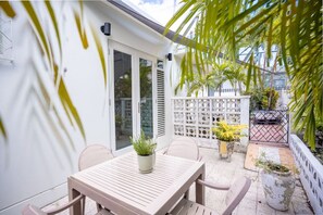 Outdoor dining - Casa Criolla [Unit 2 [Sazón] (Carolina)