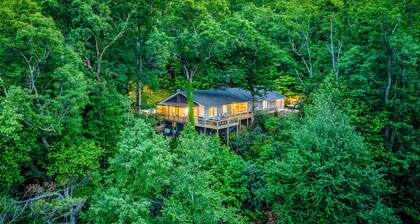 Hillside Haven - Family Getaway-Hot Tub-Game Room-Mountain Views