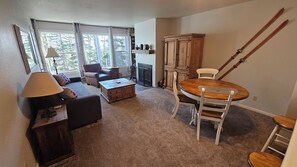 Living area - Tranquil 1-bedroom condo at Eagle Point perfect for relaxing stay (Beaver)