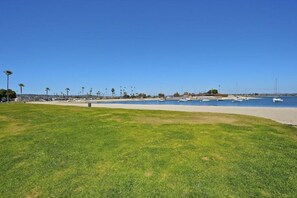 Beach nearby - Bay Breeze Beach House | Steps to Mission Bay & the Ocean (San Diego)