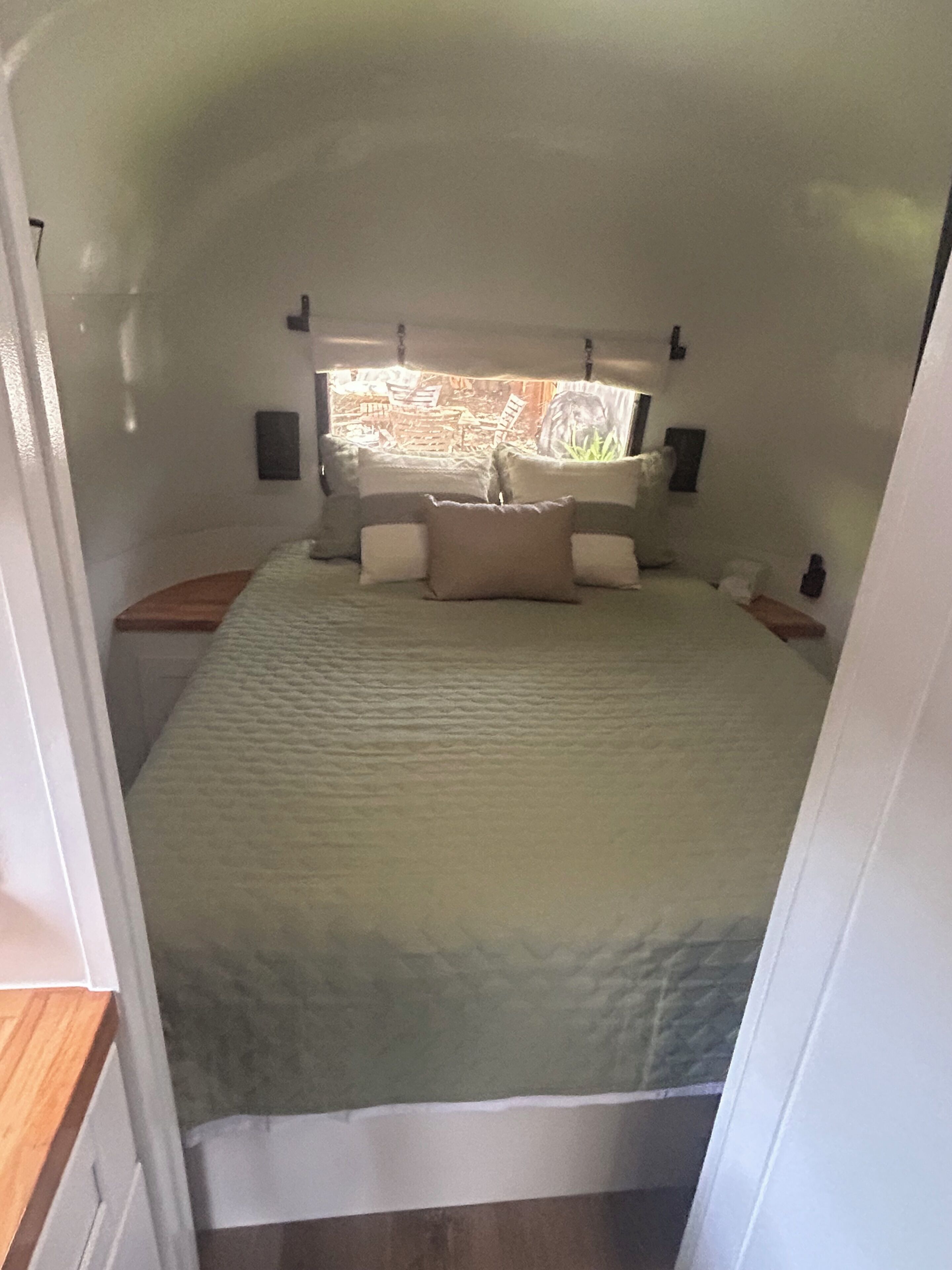 WiFi, bed sheets