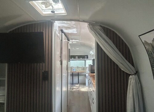 Airstream Oasis - Private yard & Close to River