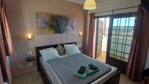 Room - 2 Bedroom Villa with Heated Pool, Hot Tub, Air Con & Roof Terrace (Playa Blanca)