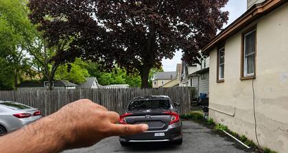 Small Eastwood 1 bedroom apartment with WiFi, parking, and AC on the 3rd floor