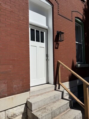 Exterior detail - Benton Park Walkable Apartment- IN1S (St. Louis)