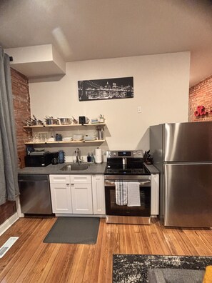 Fridge, microwave, oven, stovetop - Benton Park Hideout- IN1N (St. Louis)