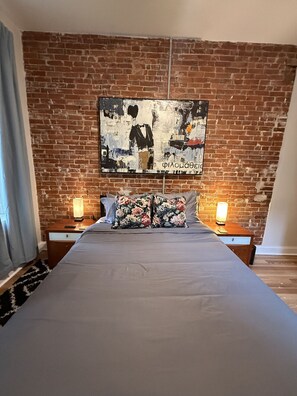 Iron/ironing board, WiFi, bed sheets - Benton Park Hideout- IN1N (St. Louis)