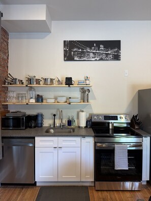 Fridge, microwave, oven, stovetop - Benton Park Hideout- IN1N (St. Louis)