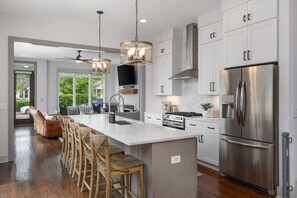 Fridge, microwave, oven, stovetop - House with Rooftop Patio, Next to a Park, 3 Miles to Downtown (Nashville)