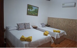 Iron/ironing board, WiFi, bed sheets - Alojamientos Ensueño Cahuita 1 (Westfalia)
