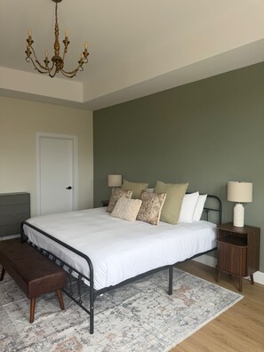 Deluxe Room | Free WiFi, bed sheets - Souvenir  (Chelsea)