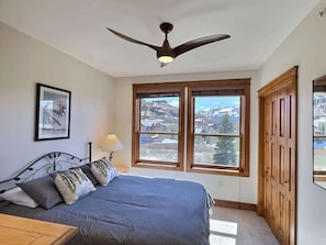 Luxury Apartment, 4 Bedrooms, Mountain View | Individually decorated, individually furnished, iron/ironing board