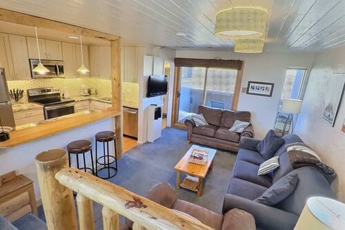 Apartment, 2 Bedrooms, Pets Not Allowed, Mountain View | Living area