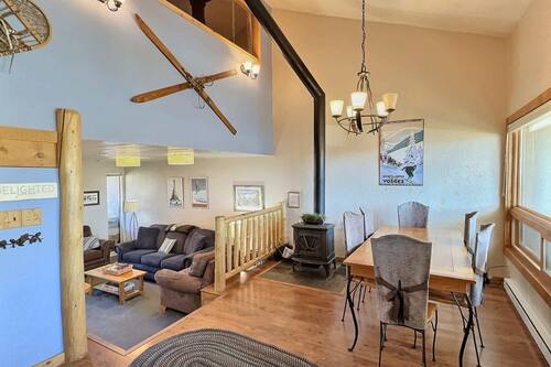 Apartment, 2 Bedrooms, Pets Not Allowed, Mountain View | Living area