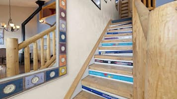 Apartment, 2 Bedrooms, Pets Not Allowed, Mountain View | Living area