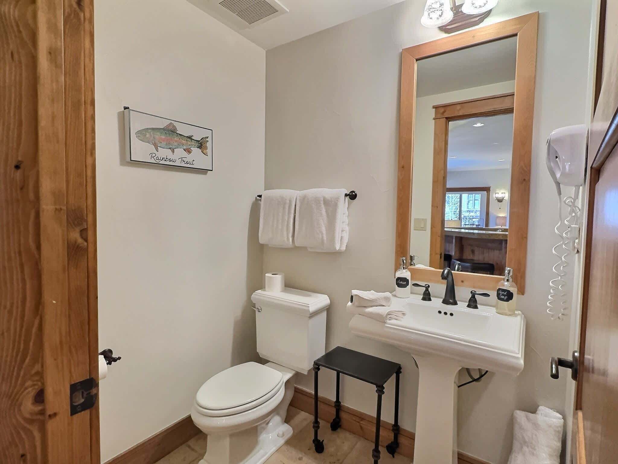 Appartement luxueux, 4 chambres, vue sur la montagne | Salle de bain | Ensemble baignoire-douche, serviettes fournies, savon, shampooing