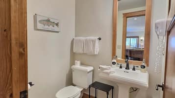 Luxury Apartment, 4 Bedrooms, Mountain View | Bilik Mandi | Gabungan pancuran/tab mandi, tuala disediakan, sabun, syampu