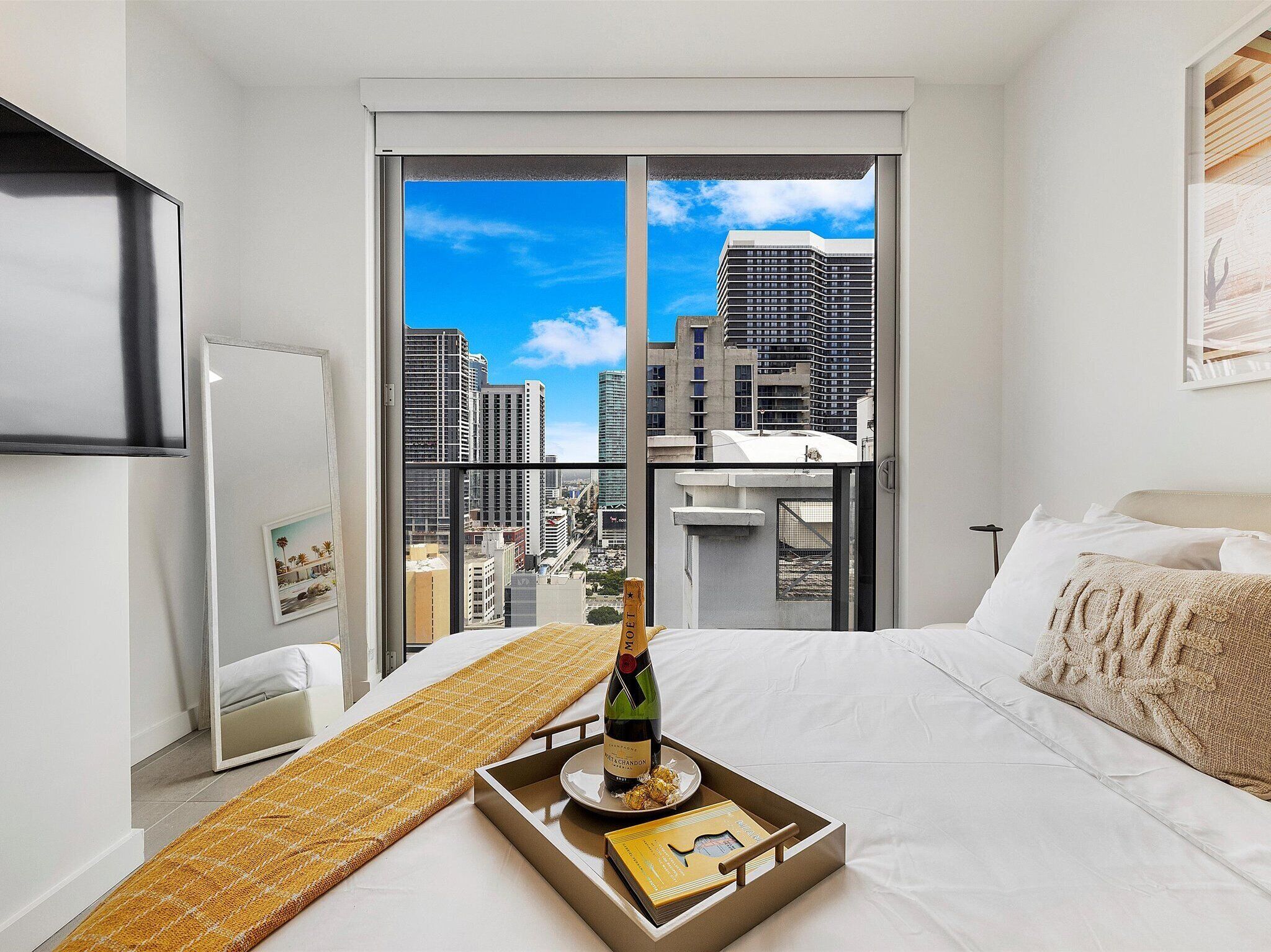 Comfort Condo, Bay View | Desk, laptop workspace, free WiFi