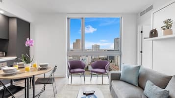 Comfort Condo, Bay View | Living area