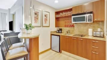 Comfort Condo, City View | Private kitchen