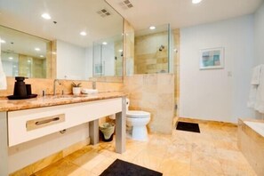 Classic Condo, City View | Bilik Mandi | Pengering rambut, tuala disediakan, sabun, syampu 