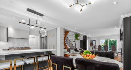 Luxury Executive Home Near Airport & Downtown