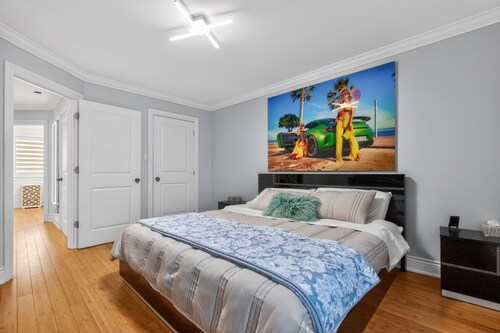 Luxury Executive Home Near Airport & Downtown