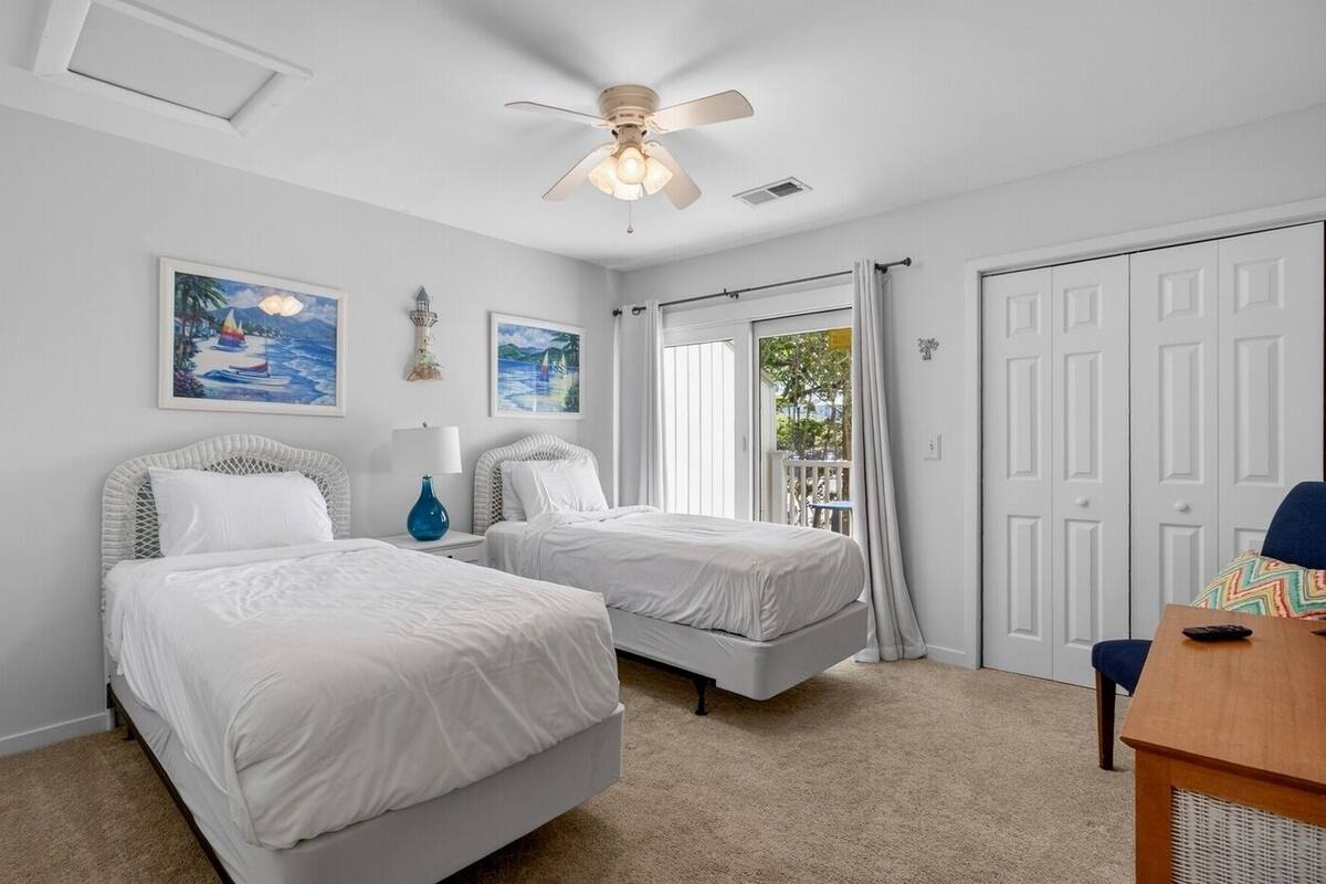 Condo (Racquet Club Villa 8)