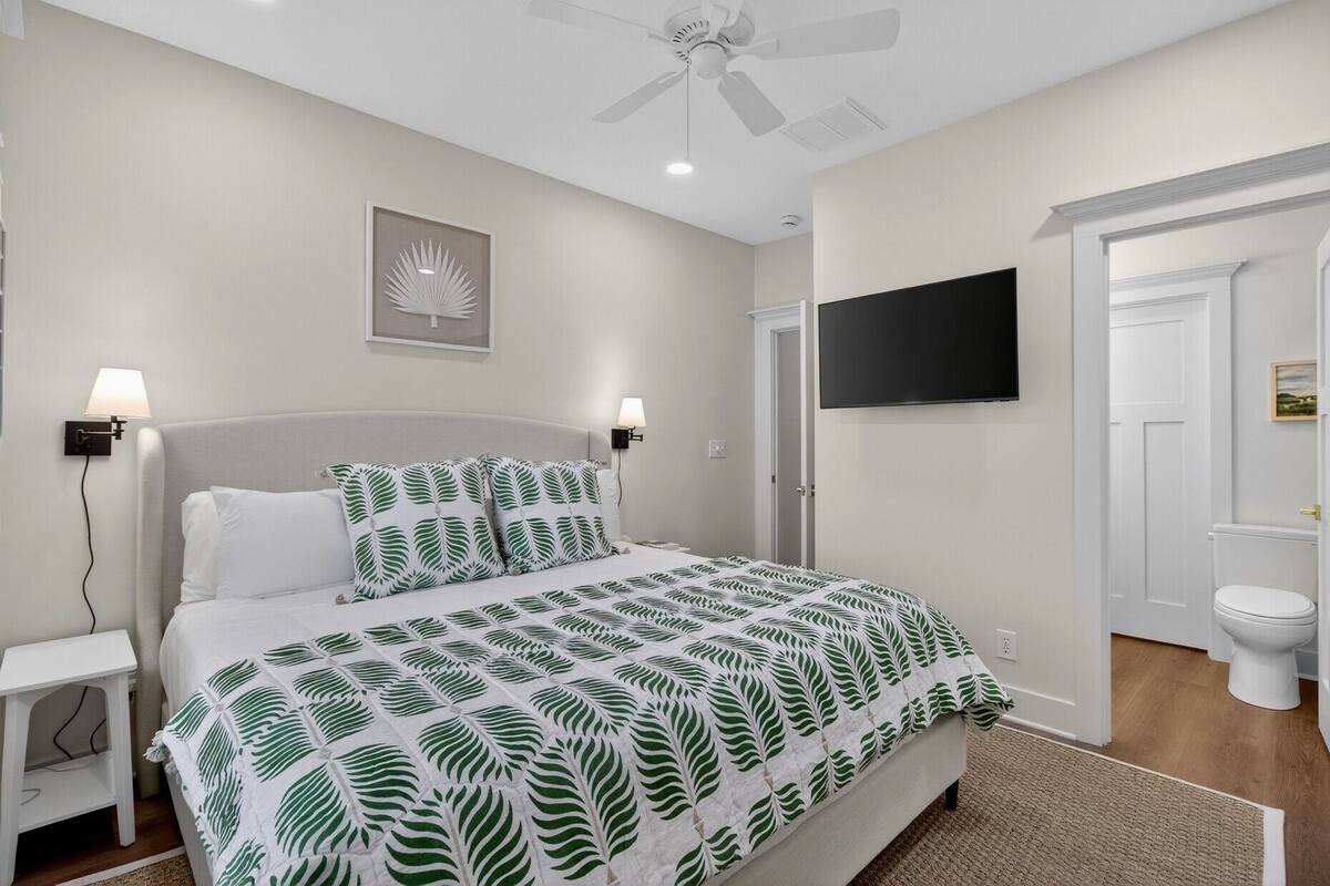 Condo (Moorings 502)