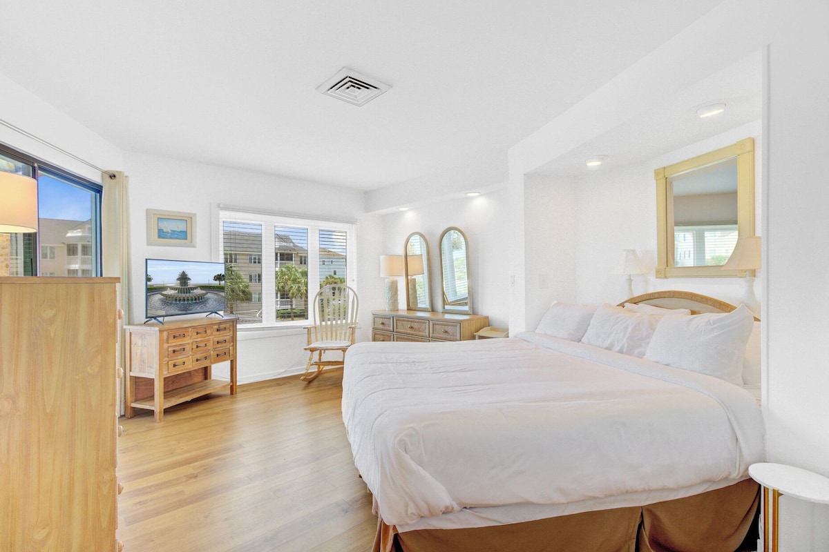 Condo (Port O' Call C204)