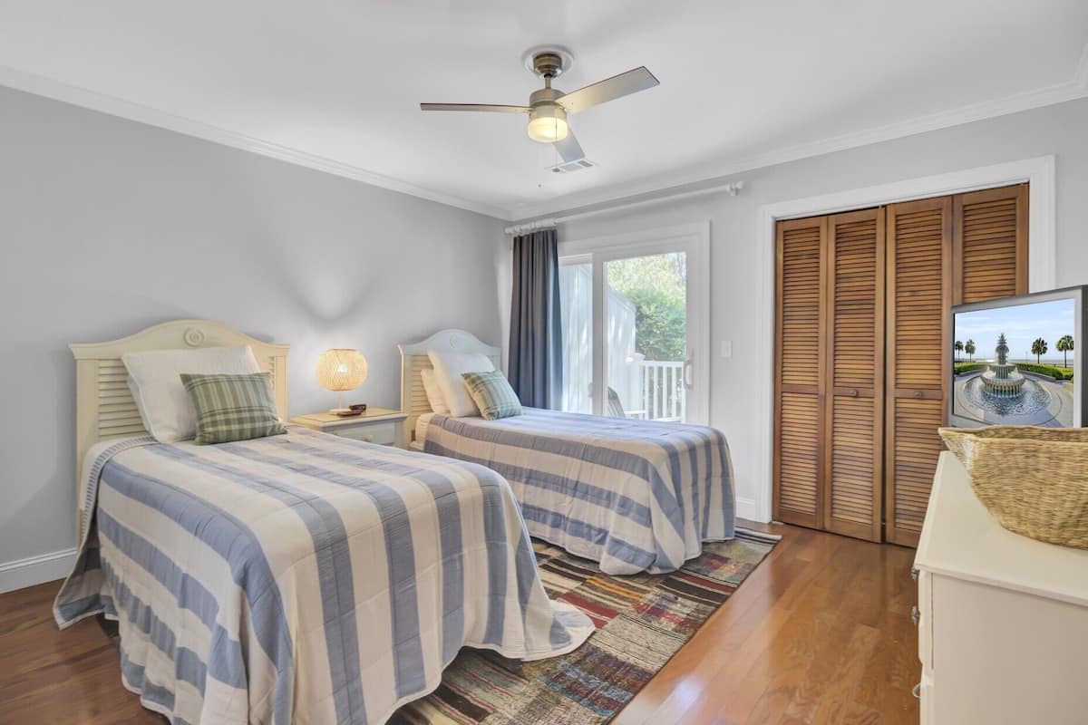 Condo (Racquet Club Villa 28)