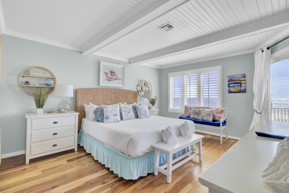 Condo (Port O'Call F203)