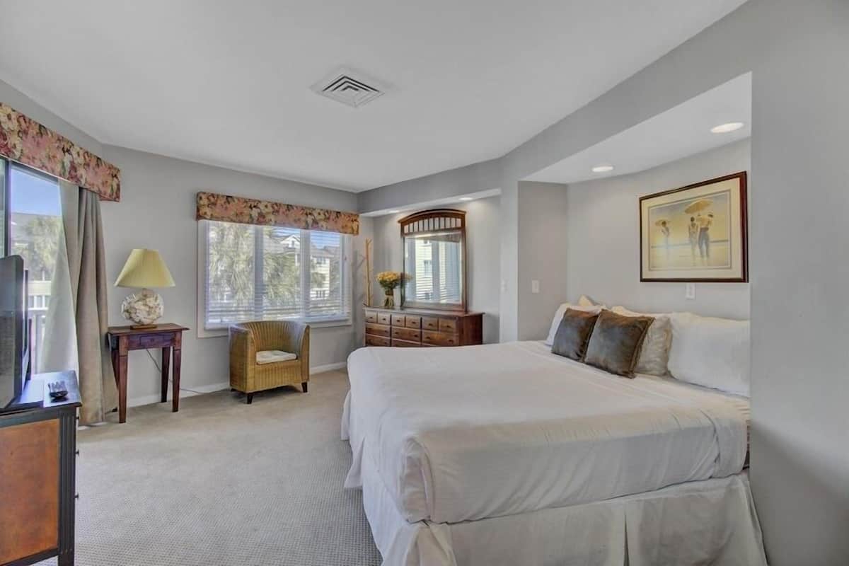 Condo (Port O' Call C204)