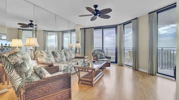 Condo (Shipwatch 321D) | Living area