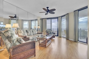 Condo (Shipwatch 321D) | Living area