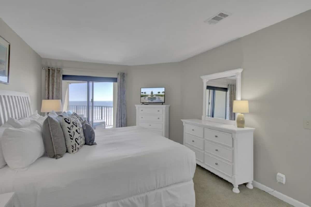 Condo (Seascape 213)