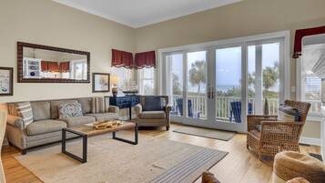 House (Grand Pavilion 17) | Living area