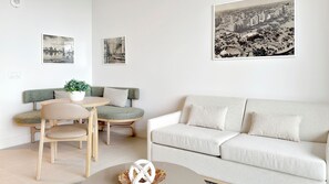 Classic condo, Downtown view | Área de sala de estar