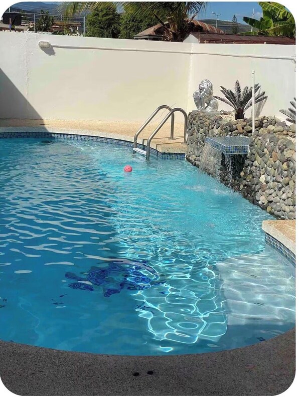 حمام سباحة