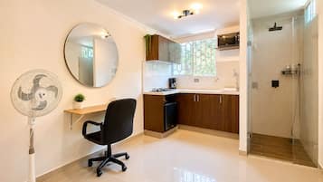 Comfort Loft, 1 Double Bed, Kitchenette, Garden View 101 | Private kitchen | Microwave, dishwasher, cookware/dishes/utensils