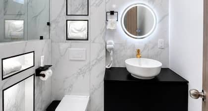 Standard plus room 207 9 minutes from Val'Quirico
