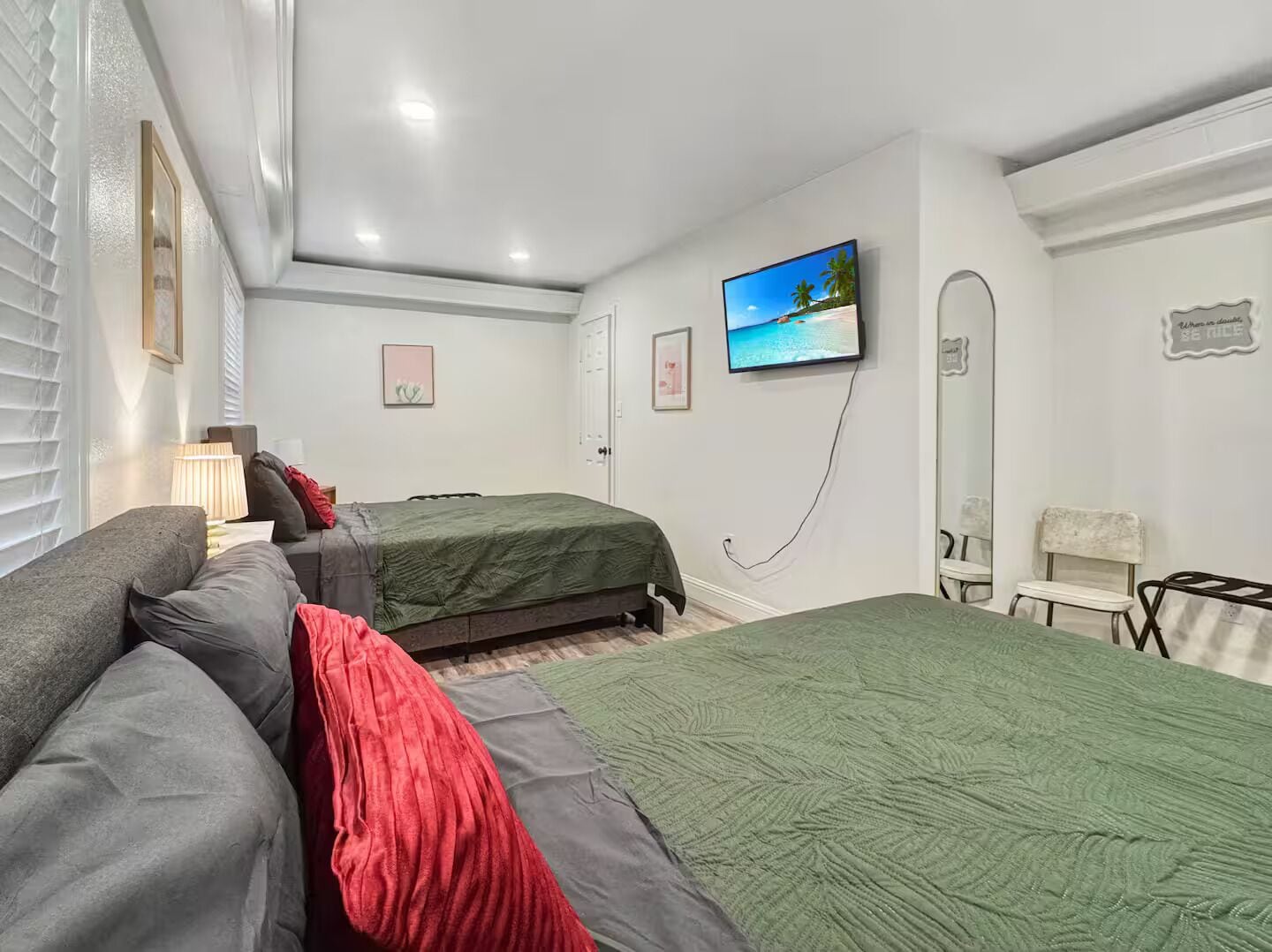 Iron/ironing board, WiFi, bed sheets
