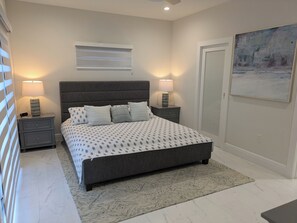 Room - Spaceous open-concept 4-bedroom house in Fort Lauderdale (Fort Lauderdale)