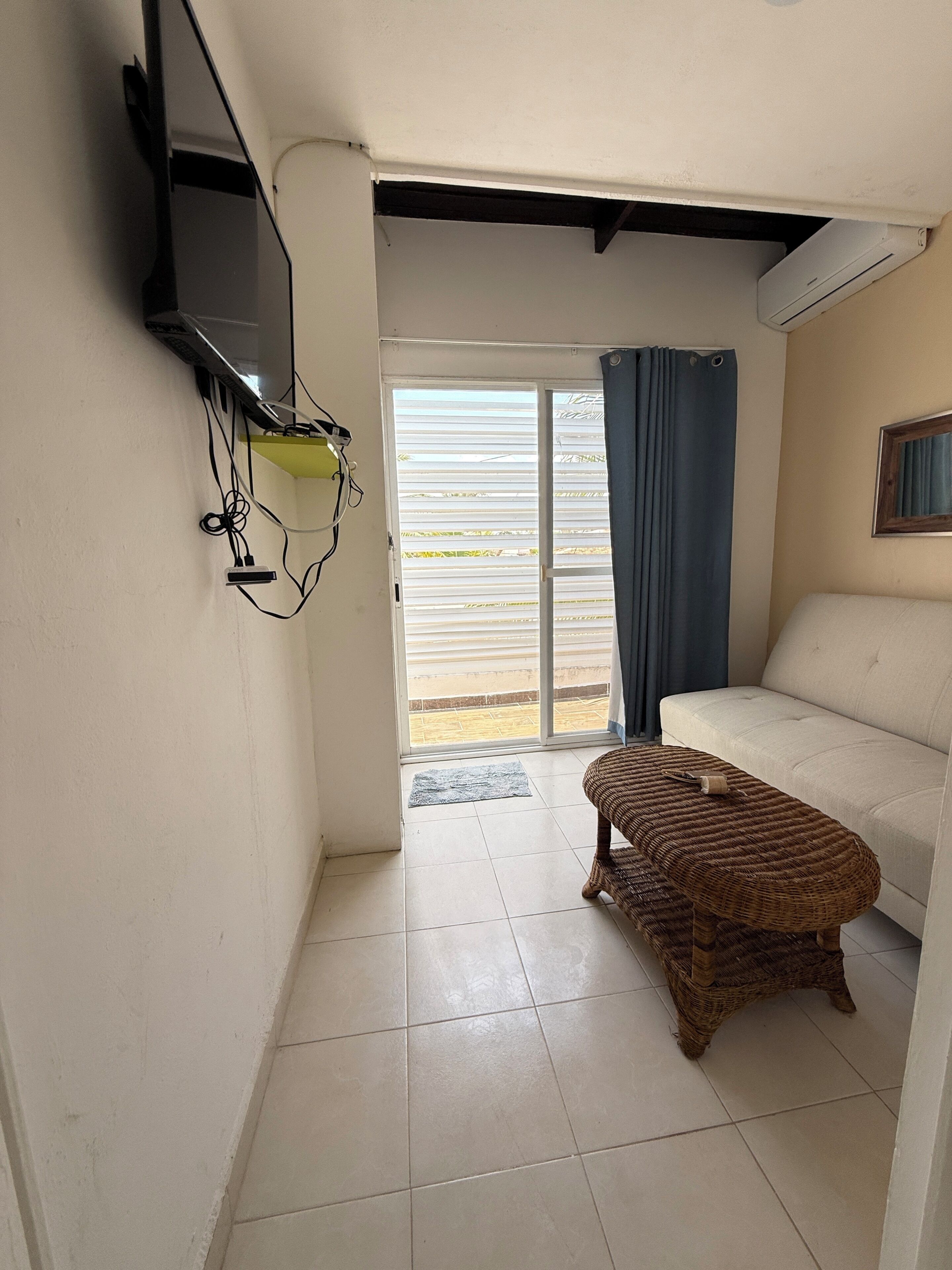 Kamar Keluarga, 1 Tempat Tidur King dengan tempat tidur Sofa, pemandangan halaman | Area keluarga
