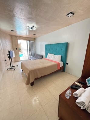 Comfort Room, Pool View | Iron/ironing board, free WiFi - Hotel ola de mar  (Progreso)