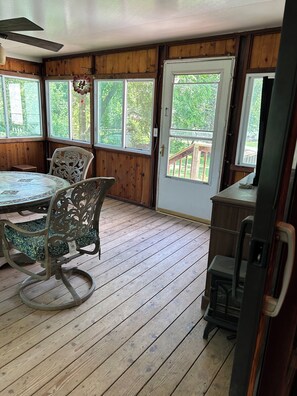 Dining - 3-bedroom house in Merriam--perfect for soccer fans--near I-35 (Mission)
