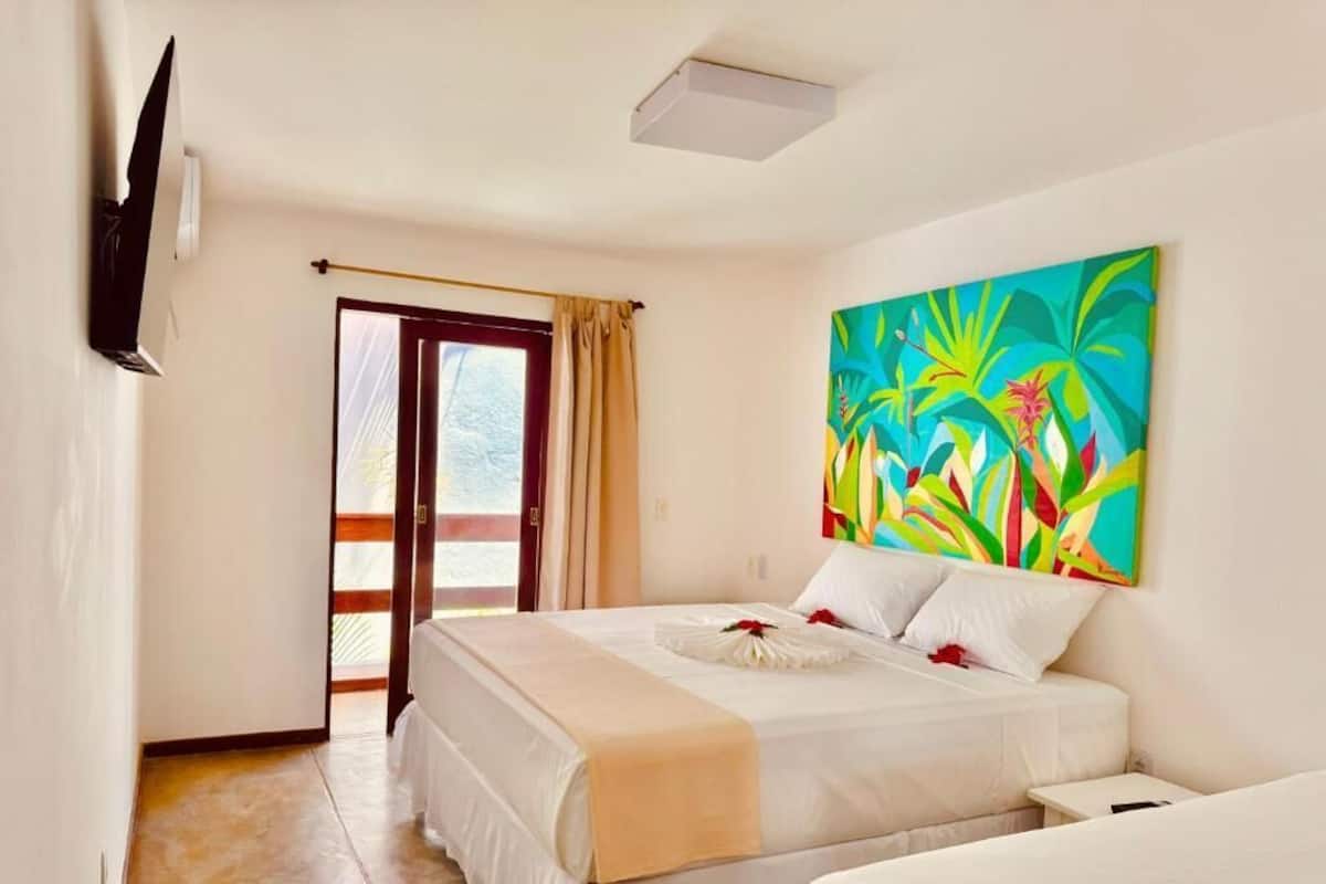 Chambre triple Confort, balcon, vue sur le jardin | Rideaux dâobscurcissement, accĂšs au Wi-Fi (inclus)