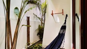 Chambre Familiale, véranda, vue jardin | Rideaux occultants, Wi-Fi gratuit