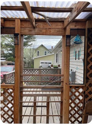 Property grounds - Wonderful 2-bedroom cottage sleeps 6-People & Pet Friendly (Suttons Bay)