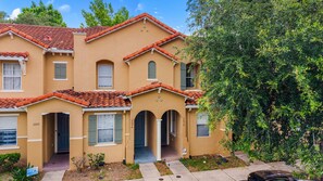Exterior - 3BR Villa in Gated HOA Near Disney (Kissimmee)